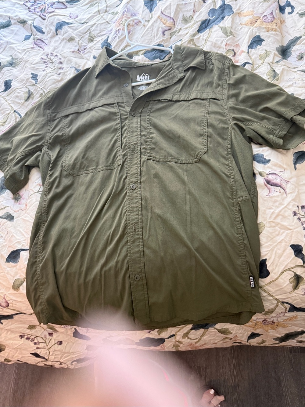 REI Men's Short-Sleeve Outdoor Shirt in Olive